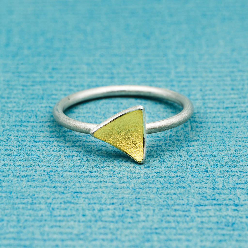 Ring (8 mm) - papiermatt , dreieckig, konkav