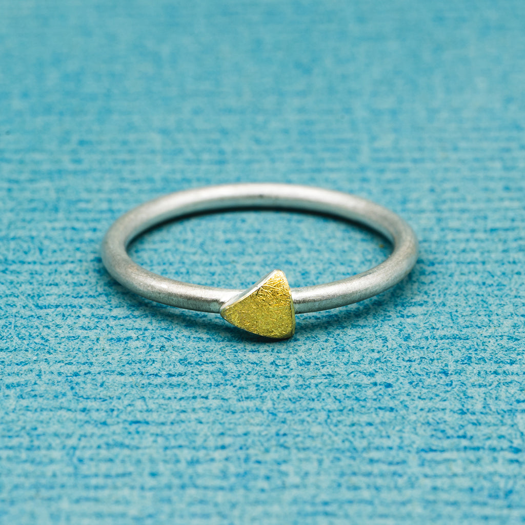 Ring (4,5 mm) - eismatt, dreieckig, konvex
