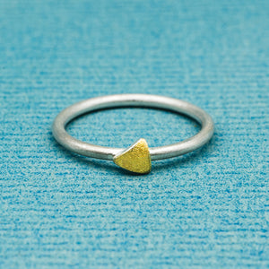 Ring (4,5 mm) - eismatt, dreieckig, konvex